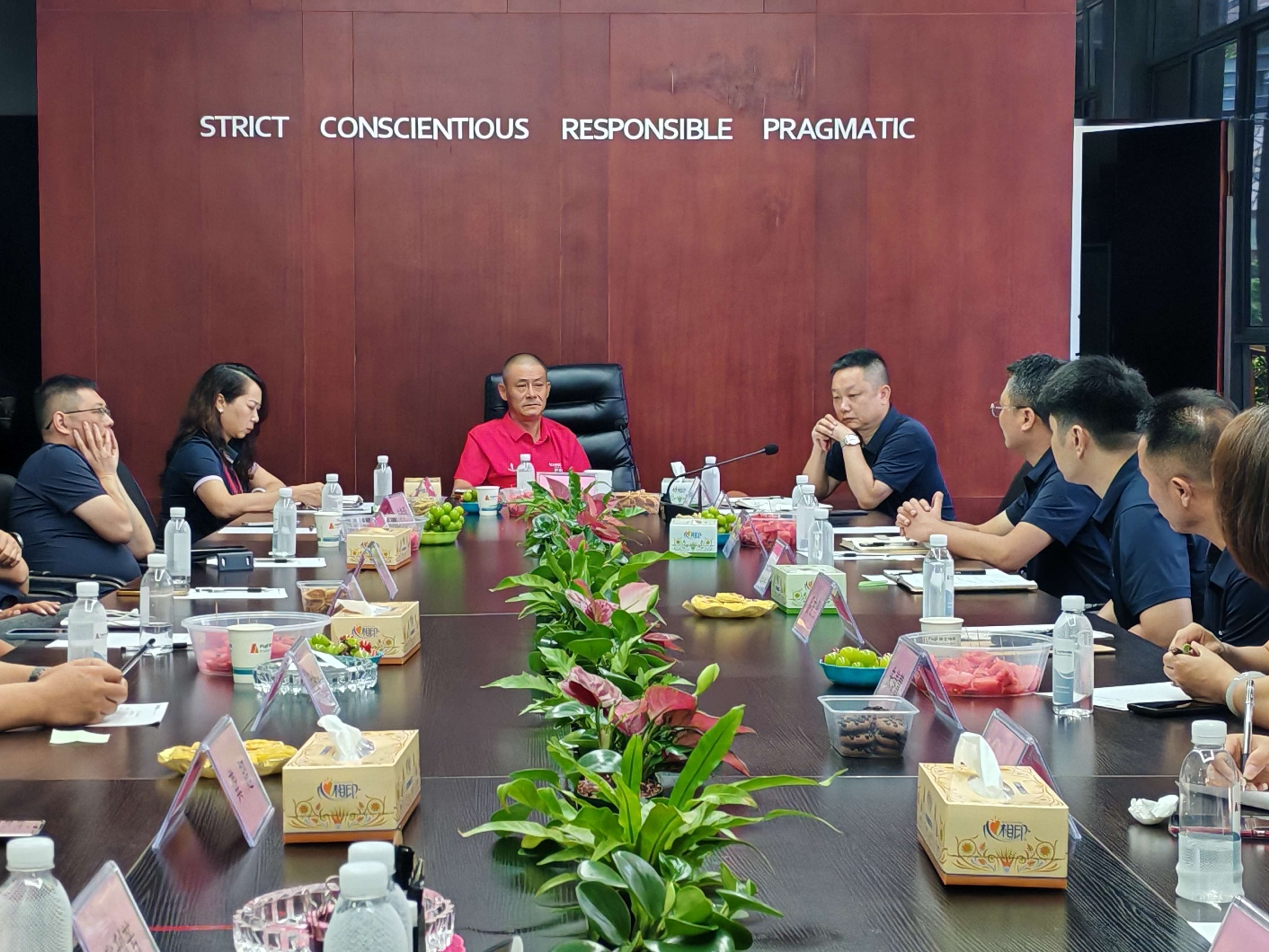 破局前行，聚力攻坚 | 乐动在线官网-乐动在线平台
年中总结规划会